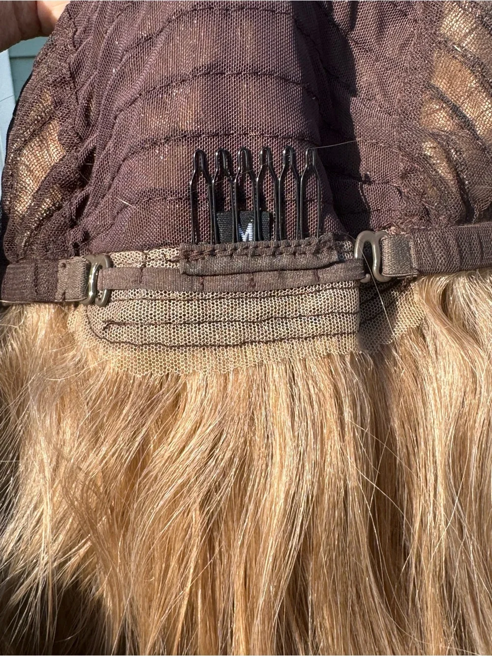 Blonde Wavy Women's Wig - Natural Honey Blonde